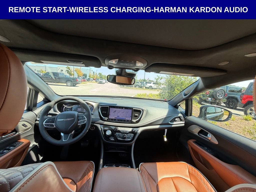 Used 2024 Chrysler Pacifica Pinnacle FWD image 13