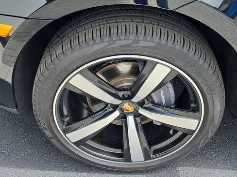 Used 2025 Porsche Macan AWD/4WD image 7