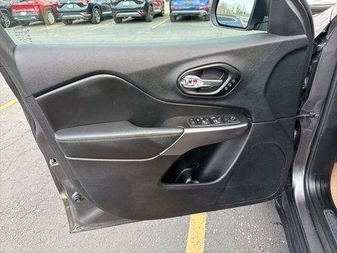 Used 2021 Jeep Cherokee Limited w/ Elite Package image 11