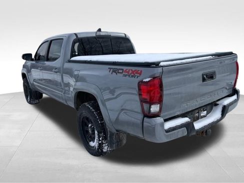 Used 2018 Toyota Tacoma TRD Sport image 7