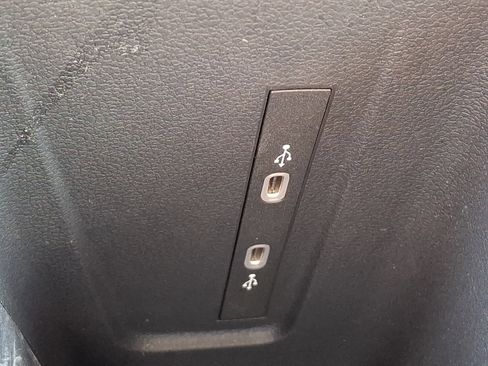 Certified 2025 Volkswagen Tiguan SE image 23