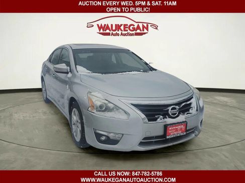 Used 2015 Nissan Altima 2.5 SV w/ Convenience Package image 3
