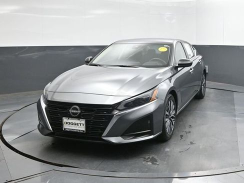Used 2024 Nissan Altima 2.5 SV FWD image 22