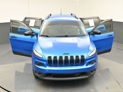 Used 2018 Jeep Cherokee Limited w/ Technology Group AWD/4WD image 38