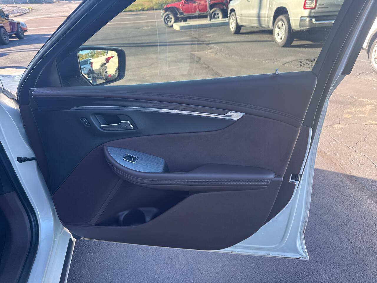Used 2014 Chevrolet Impala LT w/ Premium Seating Package FWD image 25