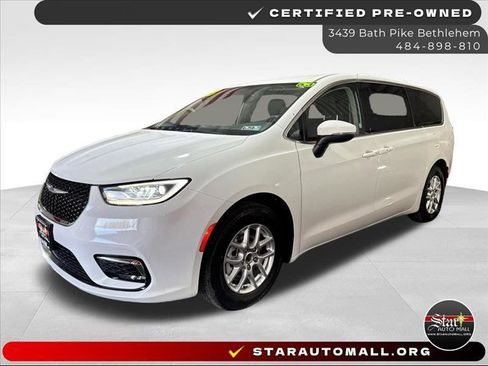 Used 2023 Chrysler Pacifica Touring-L FWD image 1