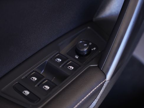 Certified 2023 Volkswagen Tiguan S FWD image 19