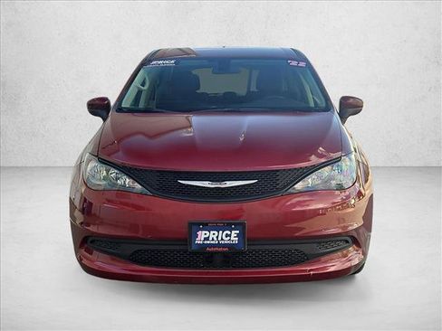 Used 2022 Chrysler Voyager LX FWD image 2