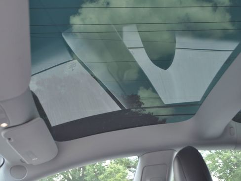 Used 2022 Tesla Model 3 Performance image 13