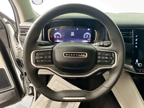 Used 2022 Jeep Wagoneer Series III w/ Flexible Seating Group image 17