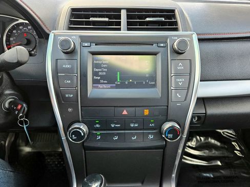 Used 2017 Toyota Camry SE image 28