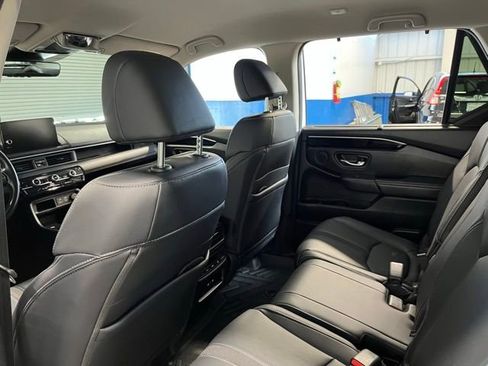 Used 2025 Honda Pilot EX-L image 17