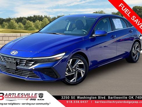 Used 2025 Hyundai Elantra SEL FWD image 1
