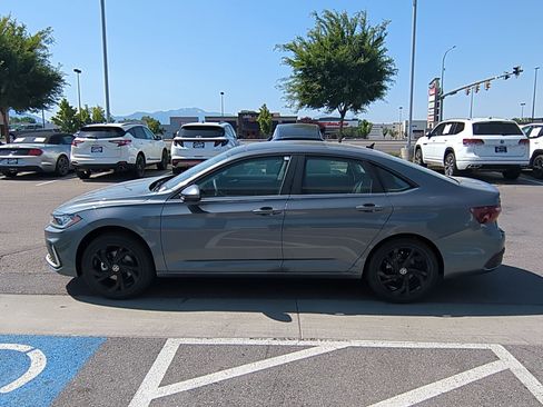 New 2025 Volkswagen Jetta SE image 9
