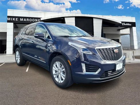 New 2025 Cadillac XT5 Luxury image 2
