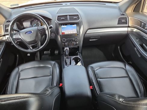 Used 2019 Ford Explorer XLT w/ Equipment Group 202A FWD image 22