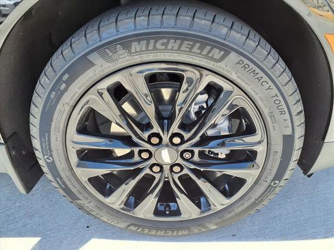 Certified 2025 Cadillac XT5 Premium Luxury w/ Technology Package FWD image 7