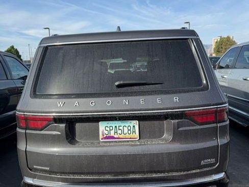 Used 2023 Jeep Wagoneer 4WD image 3