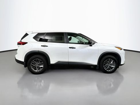 Used 2024 Nissan Rogue S FWD image 3