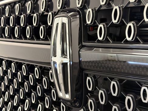 New 2026 Lincoln Navigator L Premier AWD/4WD image 15