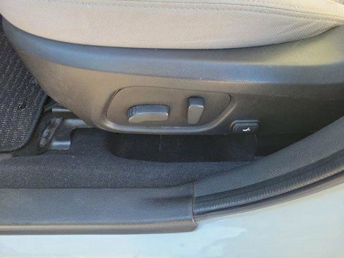 Used 2018 Subaru Forester 2.5i Premium w/ All-Weather Package AWD/4WD image 16