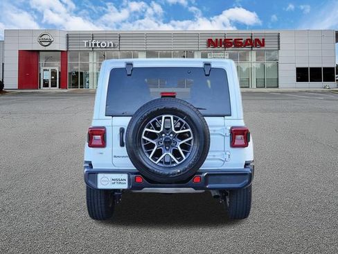 Used 2025 Jeep Wrangler Unlimited Sahara AWD/4WD image 5