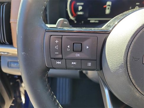 Used 2023 Nissan Pathfinder Platinum image 16