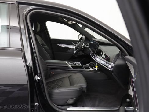 Certified 2025 BMW 740i xDrive w/ Premium Package image 20