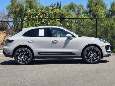 Used 2026 Porsche Macan AWD/4WD image 8