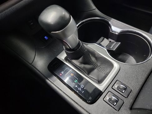 Used 2018 Toyota Highlander XLE AWD/4WD image 27