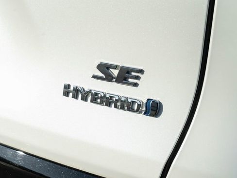 Used 2024 Toyota RAV4 SE image 14