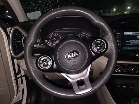 Used 2021 Kia Soul LX FWD image 8