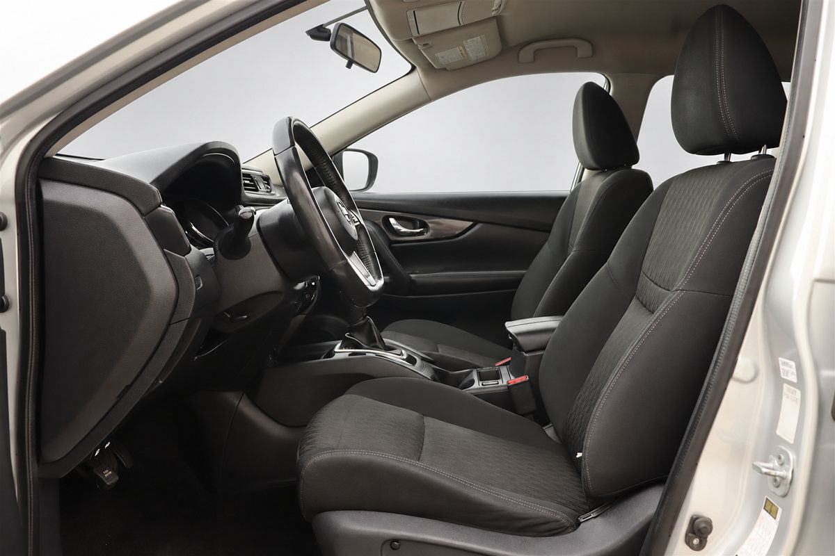Used 2017 Nissan Rogue SV FWD image 24