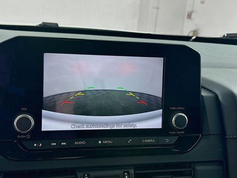 Used 2025 Nissan Pathfinder S image 22