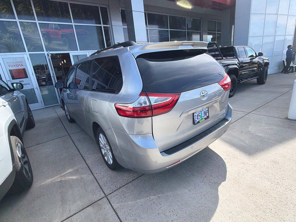Used 2017 Toyota Sienna XLE w/ XLE Navigation Package AWD/4WD image 6