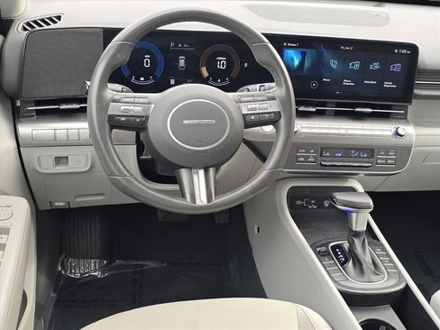 Used 2024 Hyundai Kona SEL image 11