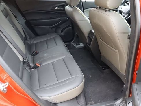 Used 2024 Chevrolet Trax ACTIV w/ Sunroof Package FWD image 18