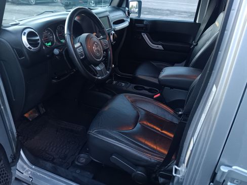 Used 2015 Jeep Wrangler Unlimited Sahara w/ Dual Top Group AWD/4WD image 8