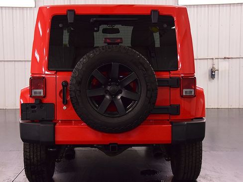 Used 2017 Jeep Wrangler Sahara w/ Dual Top Group AWD/4WD image 7
