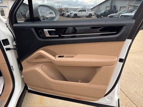 Used 2020 Porsche Cayenne image 25