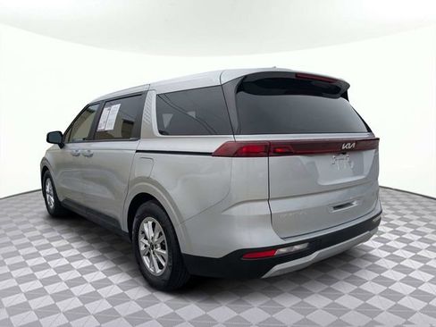 Used 2023 Kia Carnival LX FWD image 5