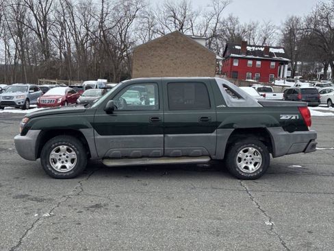 Used 2002 Chevrolet Avalanche 4x4 w/ Off-Road Suspension Pkg image 2