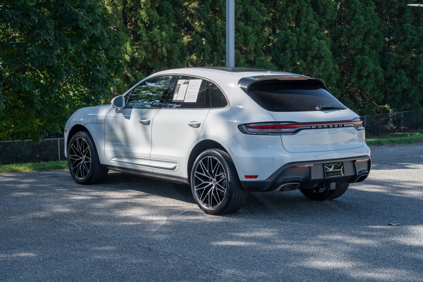 Certified 2026 Porsche Macan AWD/4WD image 3