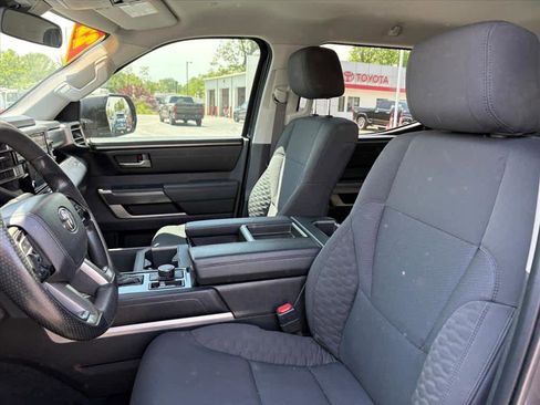 Used 2022 Toyota Tundra SR5 w/ SR5 Convenience Package AWD/4WD image 24