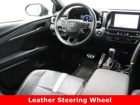 Used 2025 Toyota Camry SE image 31