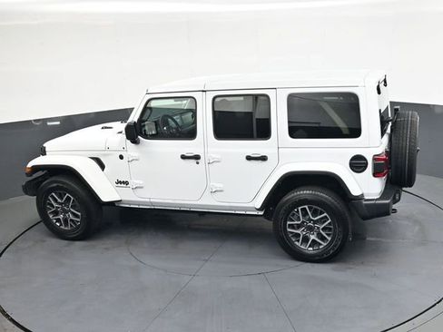 Used 2025 Jeep Wrangler Sahara image 26