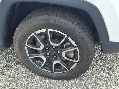 Used 2025 Jeep Compass Trailhawk AWD/4WD image 9