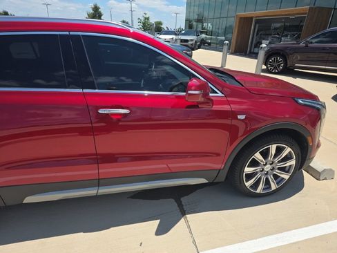 Used 2021 Cadillac XT4 Premium Luxury AWD/4WD image 3