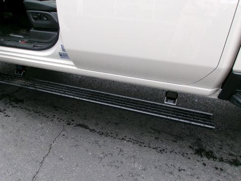 New 2026 Chevrolet Silverado 2500 ZR2 image 16