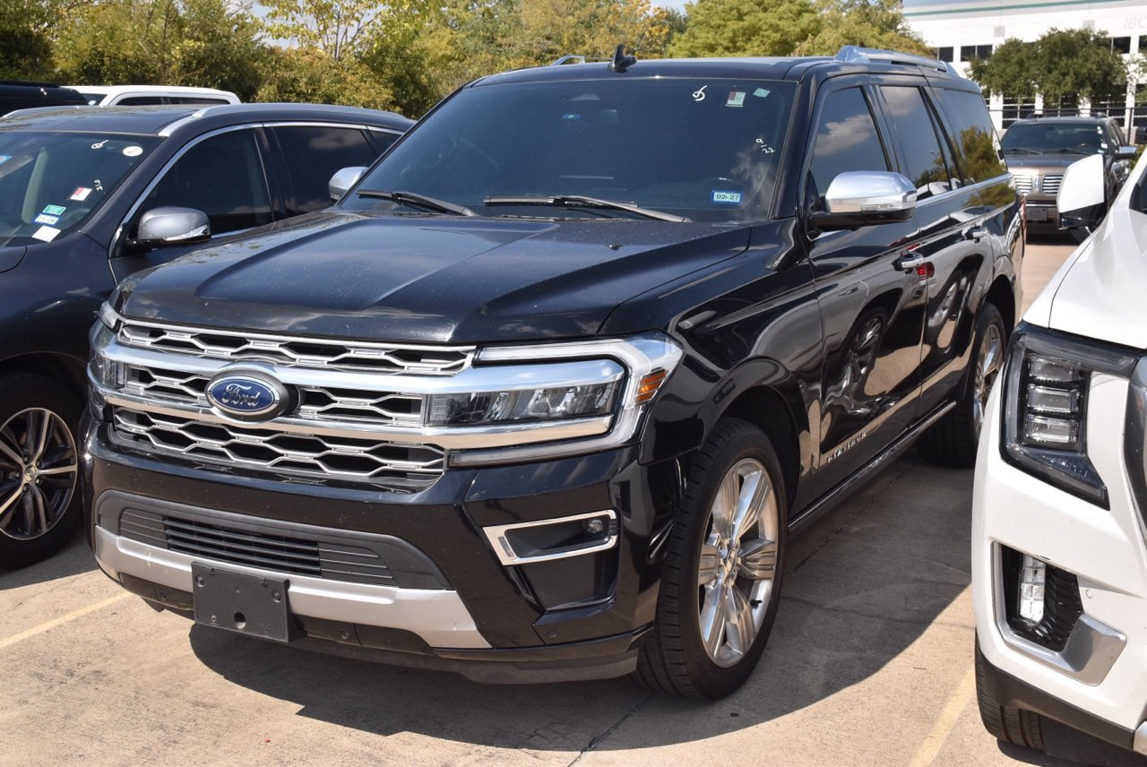 Used 2022 Ford Expedition Platinum RWD image 2